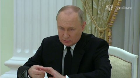 Путин проводит встречу с лидерами парламентских фракций