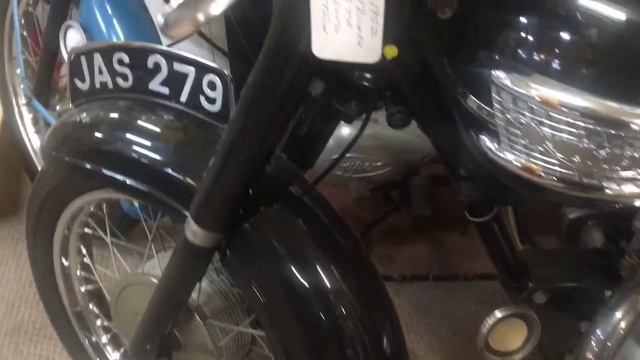 Магазин ретро мотоциклов в Австралии смотреть онлайн