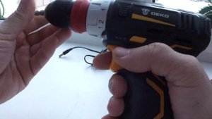 шуруповёрт DEKO с быстросъёмным патроном