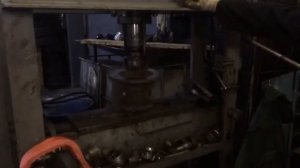 Выпрессовка заднего ступичного подшипника Ford Transit