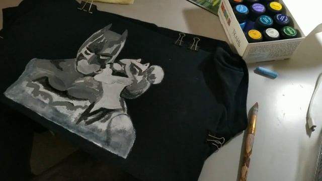 РОСПИСЬ ФУТБОЛКИ АКРИЛОМ / БЕТМЕН и ЖЕНЩИНА КОШКА/ РОСПИСЬ ОДЕЖДЫ МАСТЕР КЛАСС смотреть онлайн