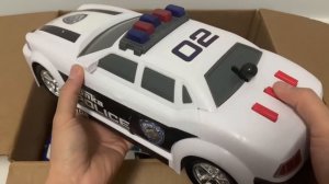 Играем с коллекцией полицейских машинок