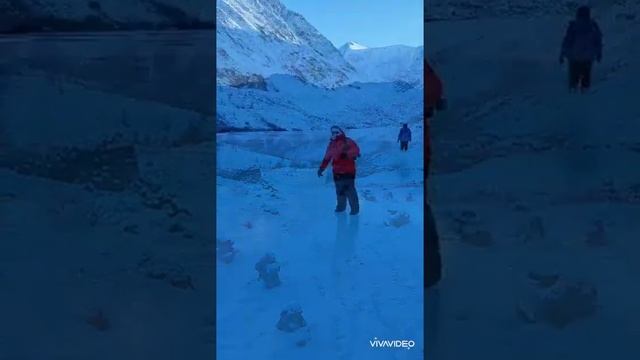 Путь к Белухе на снегоходах зимой смотреть онлайн