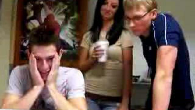 Реакция на 2 girl 1 cup :))) смотреть онлайн