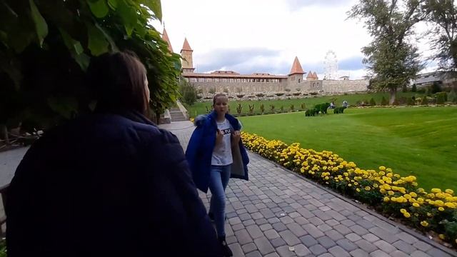 Парк Лога -2 часть. Идём на полянку с зелёными медведями .