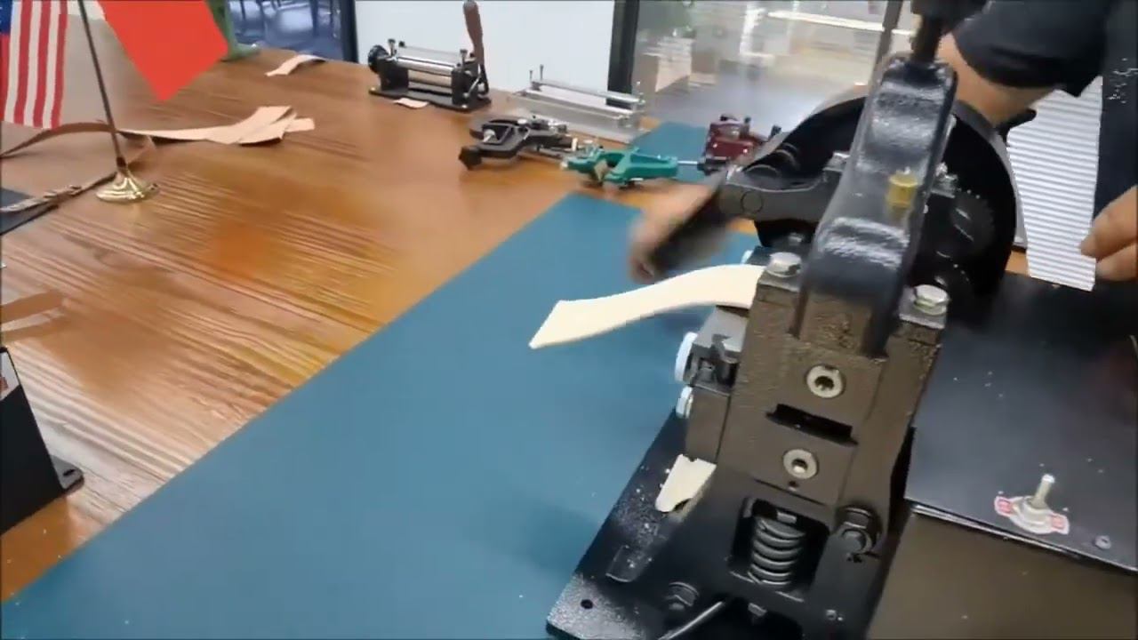 Двоильная машина для кожи 8116 PRO смотреть онлайн