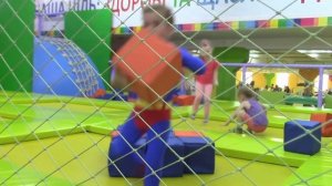 VLOG Алиса и супермен Лева в развлекательном центре Скай Парк ВЛОГ Skypark Kids Indoor Playground