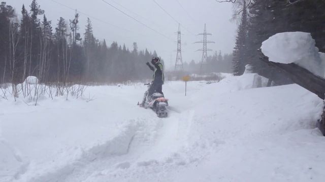 Как я учился кататься на горных снегоходах! ; смотреть онлайн