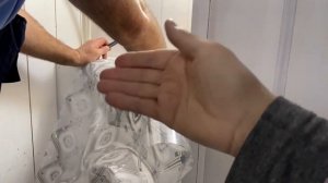 18.03.21. Начали герметизировать душевую кабинку.