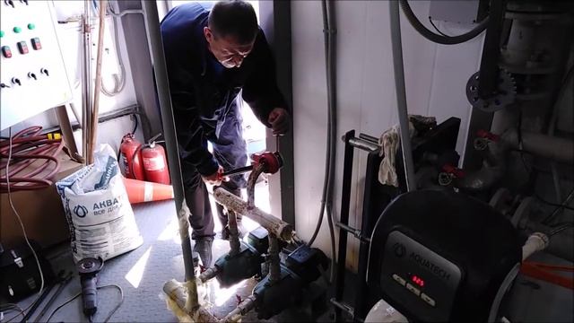 Нарезаем резьбу на трубе с помощью трубного клуппа