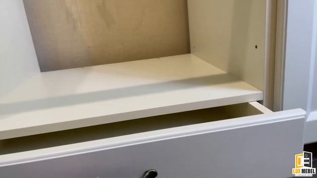 ?Кухня в бежевых тонах создает теплую и уютную атмосферу в доме.