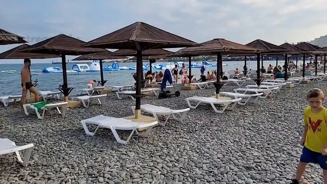 Новороссийск. Пляж Алексино. Аквапарк на воде. Погода 21июня
