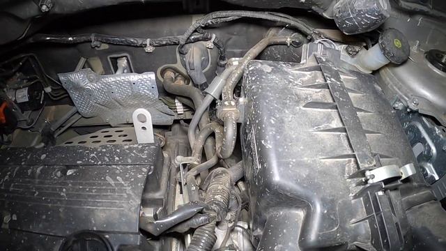 Mitsubishi ASX (4B11). Что постукивает в районе мотора? смотреть онлайн