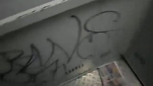 Разрисовали новый лифт