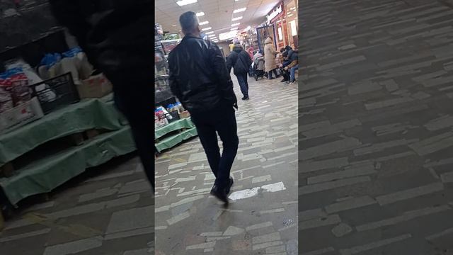 Беспредел на рынке! Москва "Отрадное" смотреть онлайн