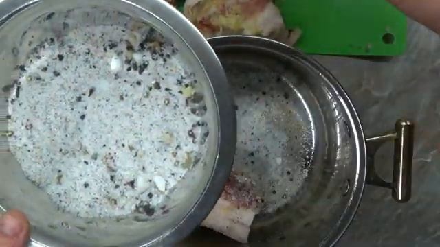 Солим сало.Сухая засолка сала с чесноком.Деревенский рецепт! Сухой посол.