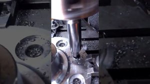 Работа расточной головкой с авто подачей.