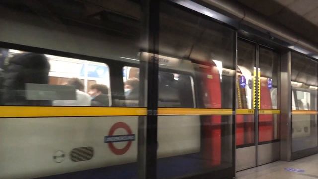 London Underground Tube Station    Westminster Waterloo London Bridge