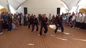 Танцевальный баттл от школы танцев TODES в Никольских рядах Санкт-Петербурга