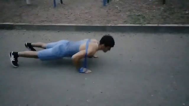 Тренировка с спортивной резиной | TeenouT смотреть онлайн