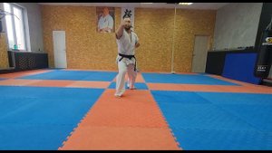 Тайкиоку соно ни; 2 простое ката руками.