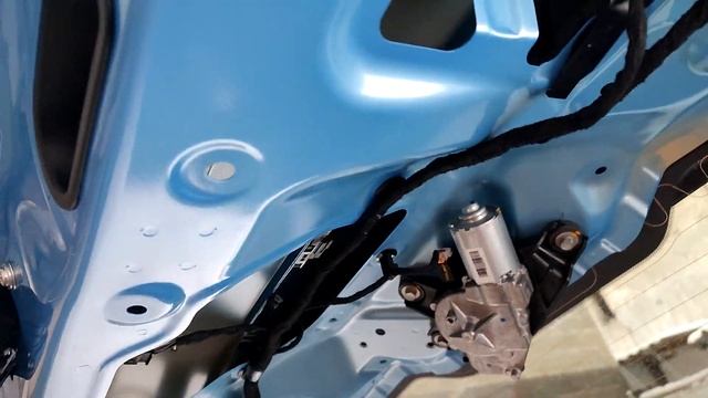 Установка освещения в багажнике Haval Jolion и попутная шумоизоляция пятой двери