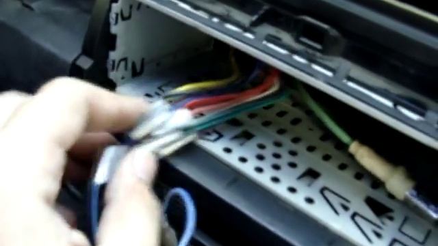 Установка камеры заднего вида с беспроводными модулями смотреть онлайн