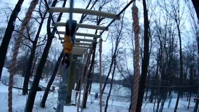 Прохождение трассы Локи в веревочном парке АпТаун в ЦПКиО в Санкт-Петербурге