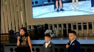 Дети спели песню на свадьбу сестры до слёз