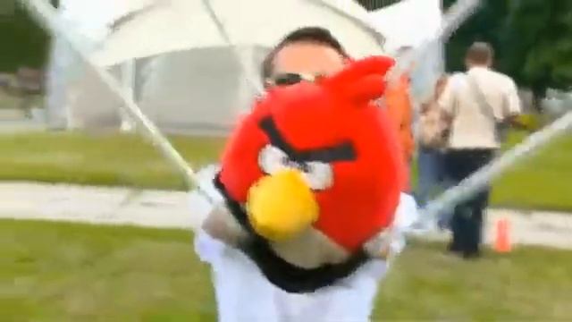 Аттракцион 'AngryBirds' Live 2014 смотреть онлайн