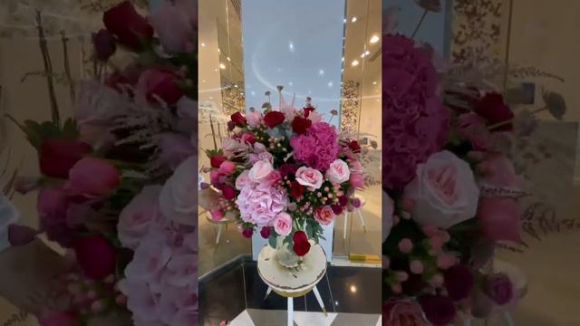 #elegant and huge flower arrangement using different variety of flowers❤️