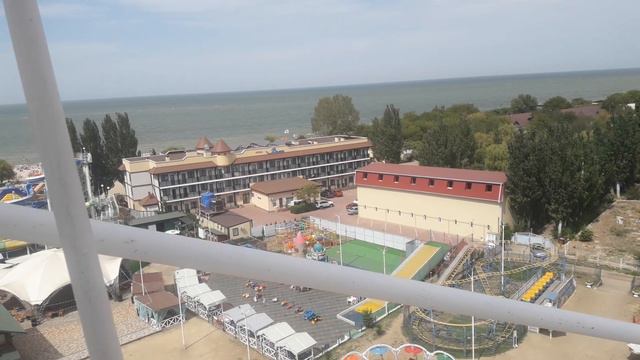 г. Ейск, Краснодарский край, Россия. Колесо обозрения. VAP Фабрика развлечений. Август 2024 г.