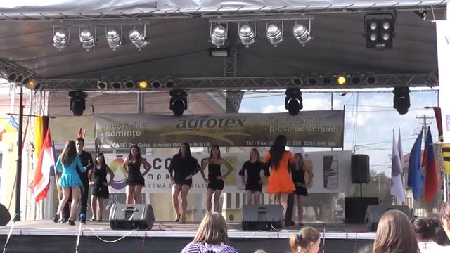 Bachata ( Aventura-Obsession) @ Romania "Villa Karul Festival" 2011 смотреть онлайн