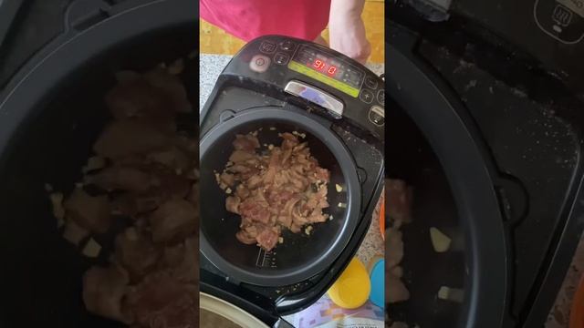 Фунчоза в соевом соусе с овощами, грибами и мясом в мультиварке