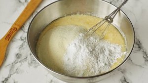 Манник с яблоками и творогом