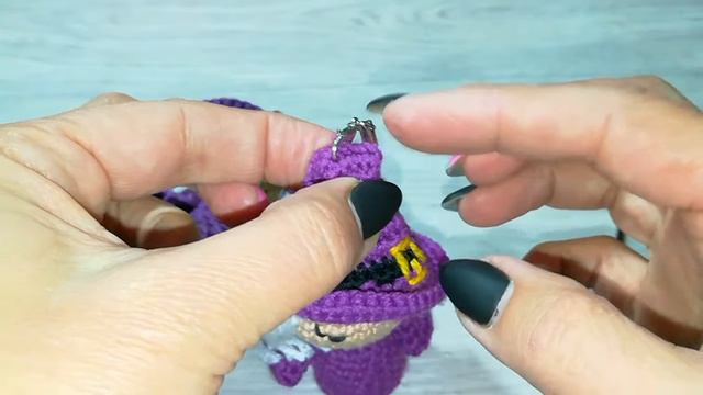 Мастер класс. Брелки на Хеллоуин - ведьма и скелет. смотреть онлайн