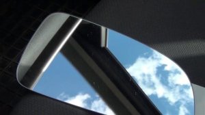 Отвалилось и приклеено боковое зеркало