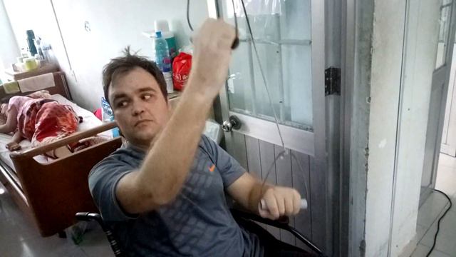 20.01.2019. Ого! Мы нашли немудреный тренажёр прямо на входе в палату! смотреть онлайн