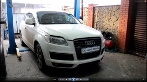 Течь антифриза под капотом на АУДИ Q7 2008 AUDI Q7 3,0 дизель