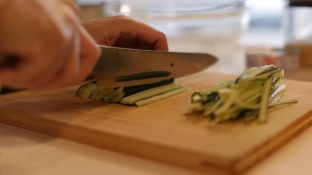 【作り置き】簡単レシピで手間がかからない作り置き６品｜和風かぼちゃサラダ｜チキンのトマト煮｜きゅうりともやしのツナ和え｜白菜のにんにく生姜漬け｜カリッと大学芋｜豚肉のおろし玉ねぎ炒め｜mealpre смотреть онлайн