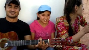 Душевно поет. Таджикистан#tajikistan#душанбе таджикистан#Песня с гитарой