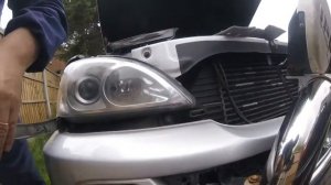 How to remove the headlight Mercedes ml 270 cdi/Как снять передний фару Mercedes ml 270 cdi