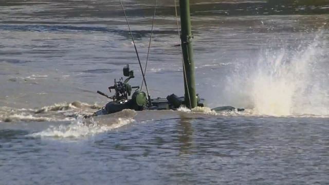 Экипажи Т-72 учатся водить танки под водой на Южном Урале смотреть онлайн