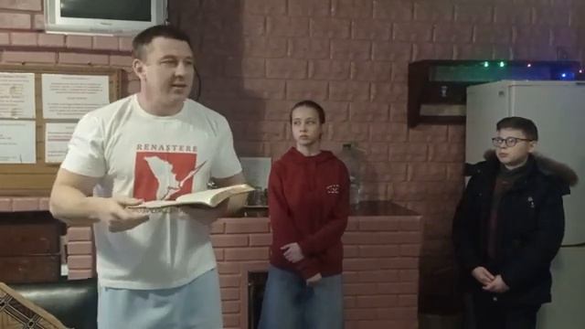 Тайна имени Отца и сына и Святого Духа ( крещение сестры Юли) смотреть онлайн