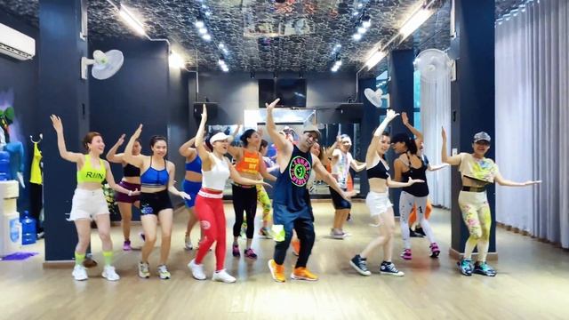 La Cumbia Caliente | Zumba Cumbia | Dance Workout | Dance Fitness | Cumbia Music 2022 | VDF смотреть онлайн