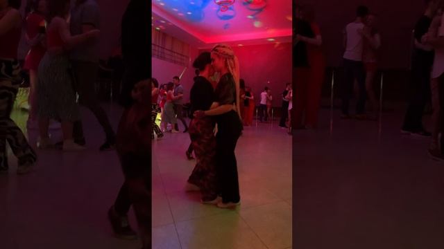 Kizomba musicality game. Ольга Горте и Анна Поздеева. SKF 2022 смотреть онлайн