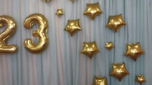 Как прикрепить фольгированную звезду с воздухом на стену, к полотну