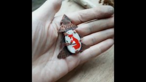 Две броши с лисичками и ёлками. Медь и фарфор. Новогодний подарок