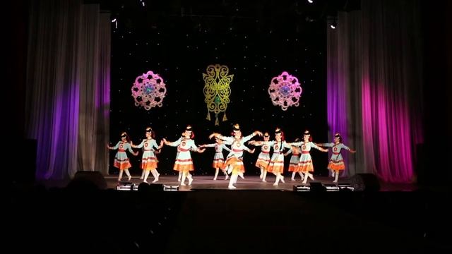 Девичий Лирический танец " Кыстын чажыды" смотреть онлайн