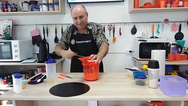 Майонез своими руками с Tupperware.
